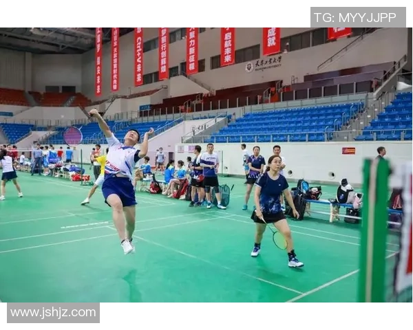 武汉羽毛球队在全国锦标赛中以70分领先其他队伍展现强劲实力