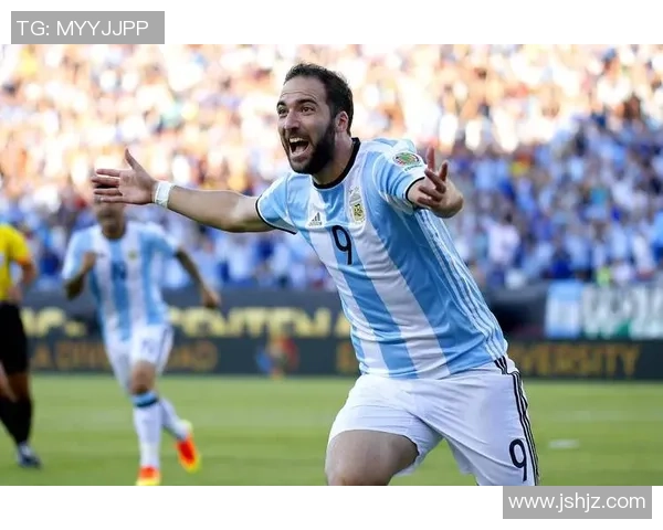 绰号小烟枪的足球明星如何在绿茵场上展现独特魅力与风采 绰号小烟枪的足球明星如何在绿茵场上展现独特魅力与风采