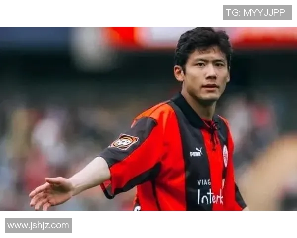 鸡冠头足球明星的传奇人生与赛场风采揭秘